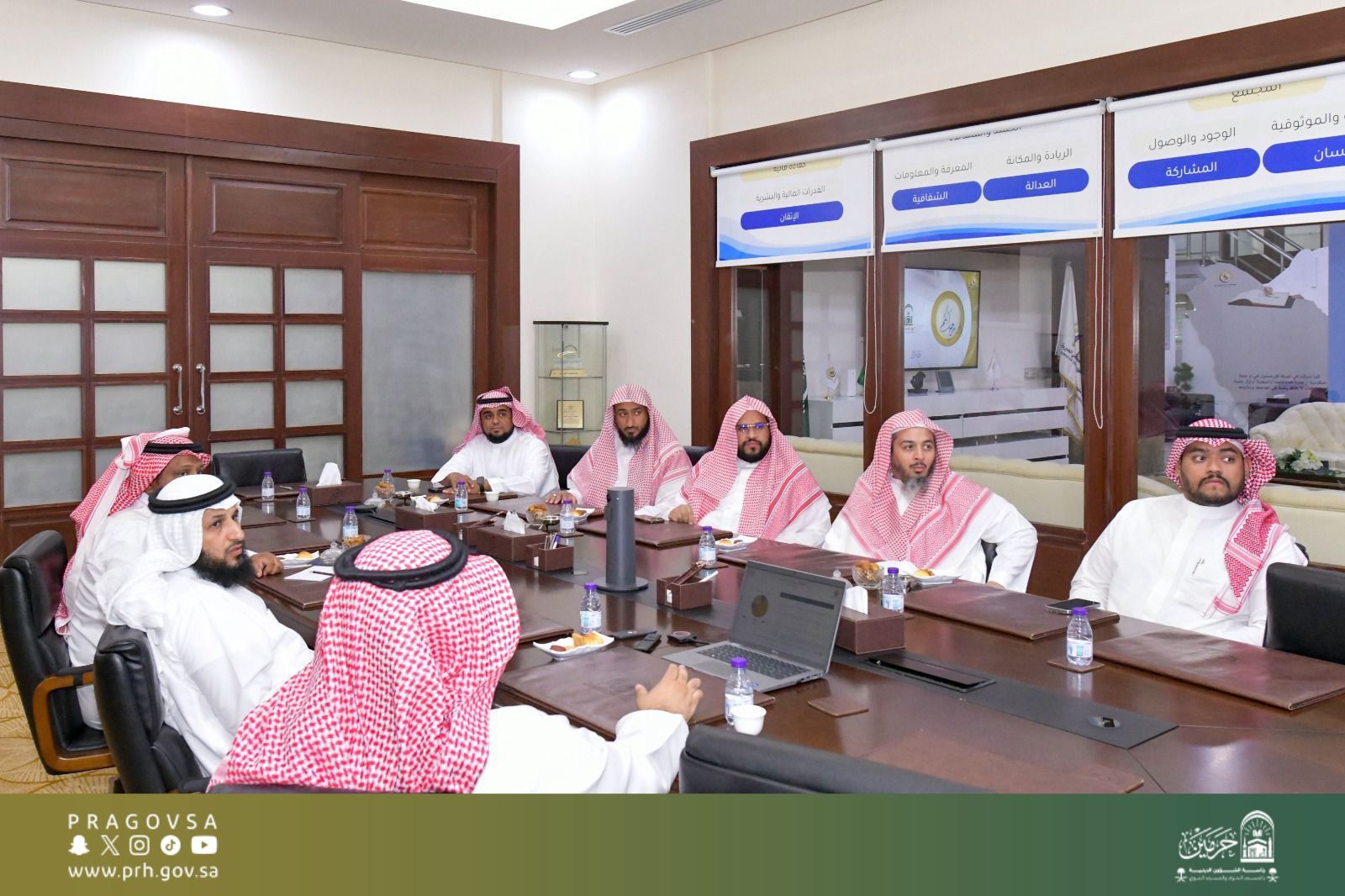 رئاسة الشؤون الدينية بالمسجد الحرام والمسجد النبوي ومؤسسة سليمان الراجحي الخيرية يعقدان اجتماعًا تنسيقيًا